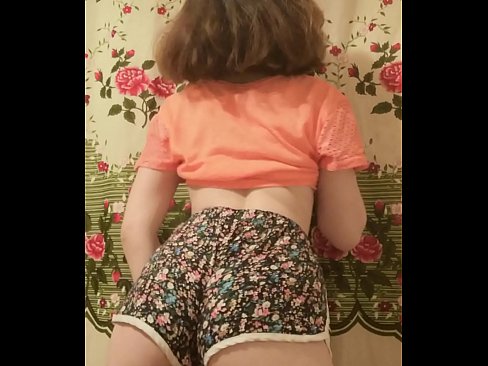 ❤️ Una ghjovana sexy si spoglia i pantaloncini davanti à a camera ❤ Video sessu à porn co.niceporn.ru ❌️❤