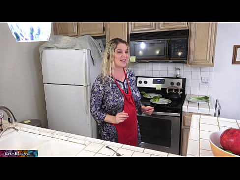 ❤️ Stepmom u munghje in cucina prima di a so data ❤ Video sessu à porn co.niceporn.ru ❌️❤